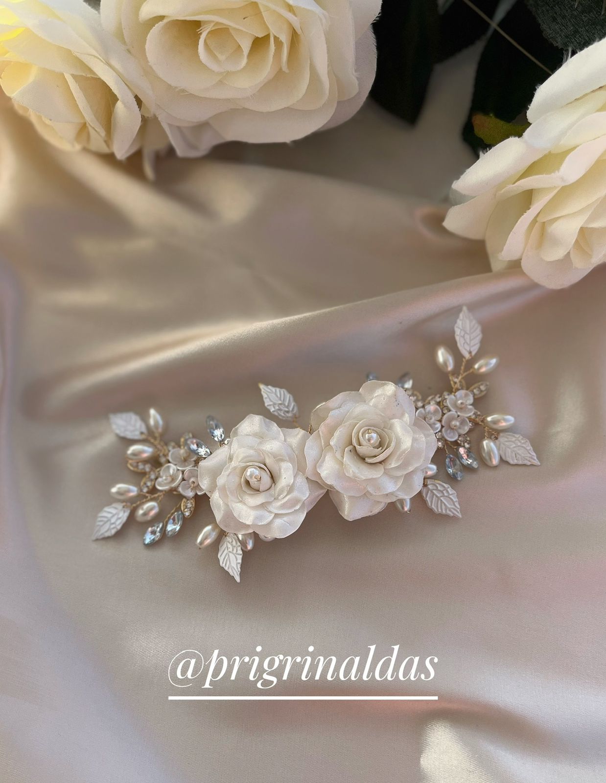 Pente Floral base em metal Prigrinaldas