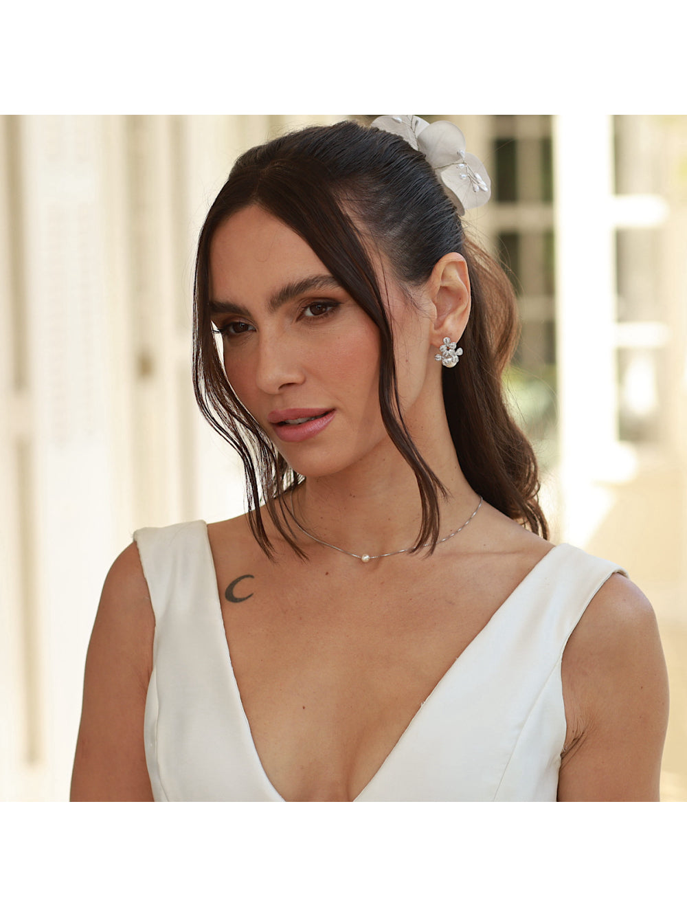 BRINCO NOIVA FLORAL COM PÉROLA SERENA