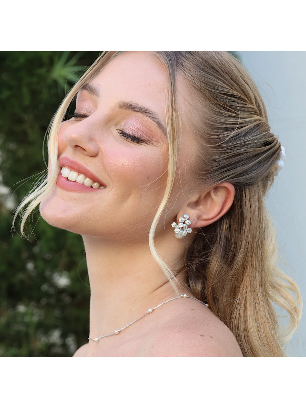 BRINCO NOIVA FLORAL COM PÉROLA SERENA