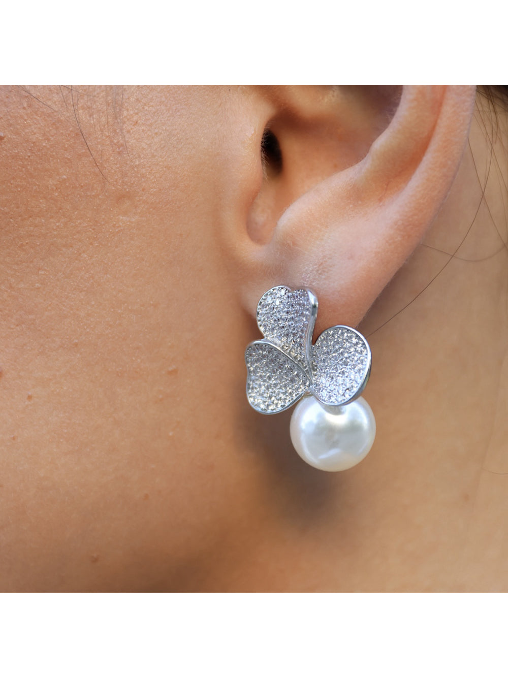 BRINCO NOIVA FLOR  PÉROLA E STRASS CELINA