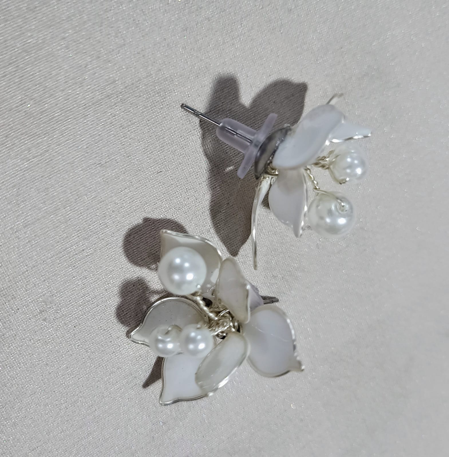 Brinco Orquídeas Pérolas Fios de Noiva