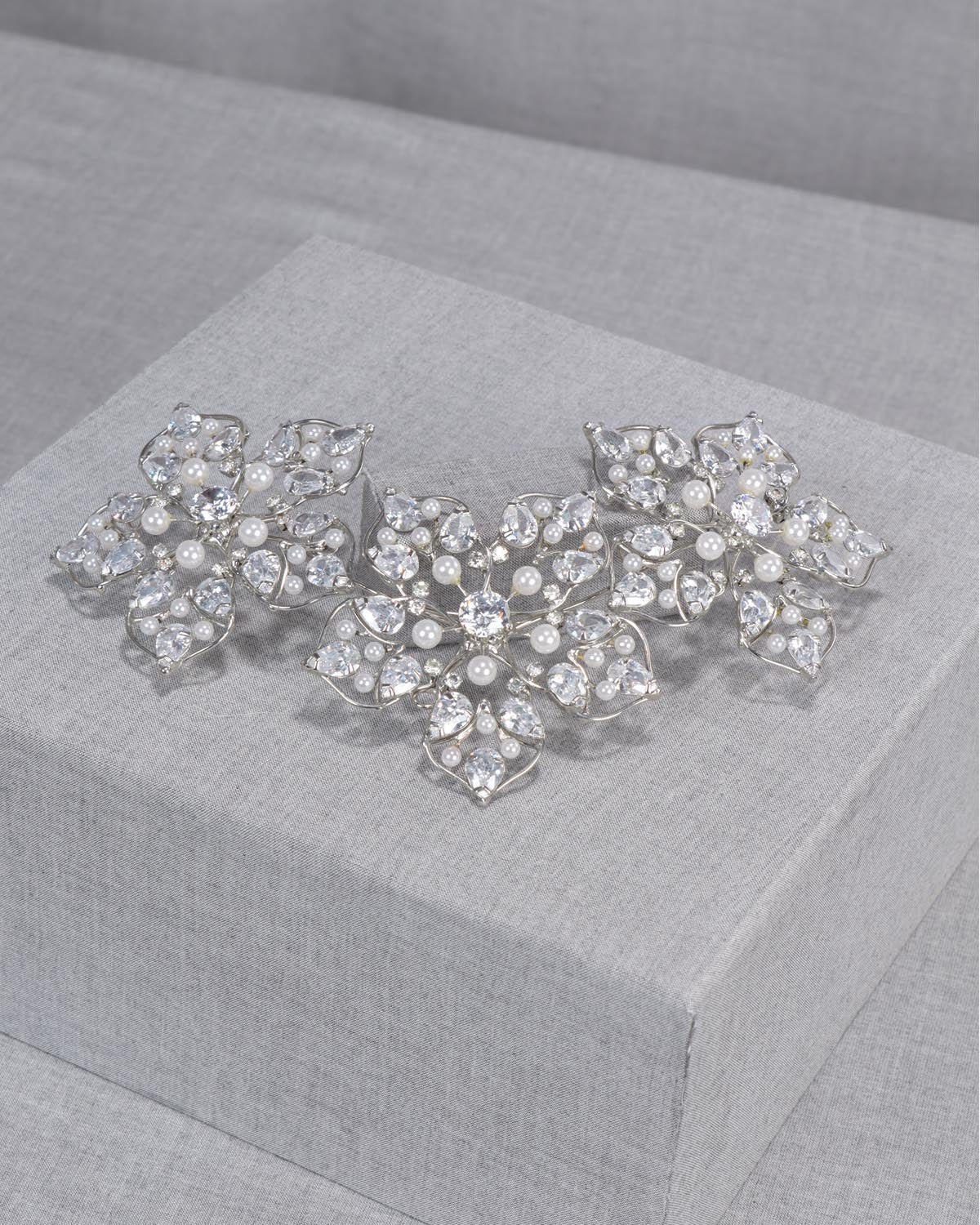 Cinto Noiva Medalhão Pedras Girardi Esposar