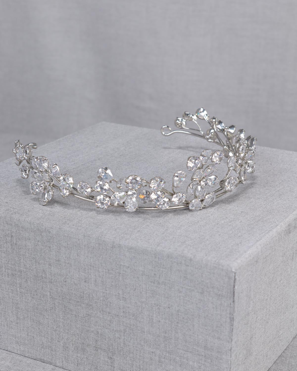 Coroa Noiva Zircônias Flores Pétalas Esposar
