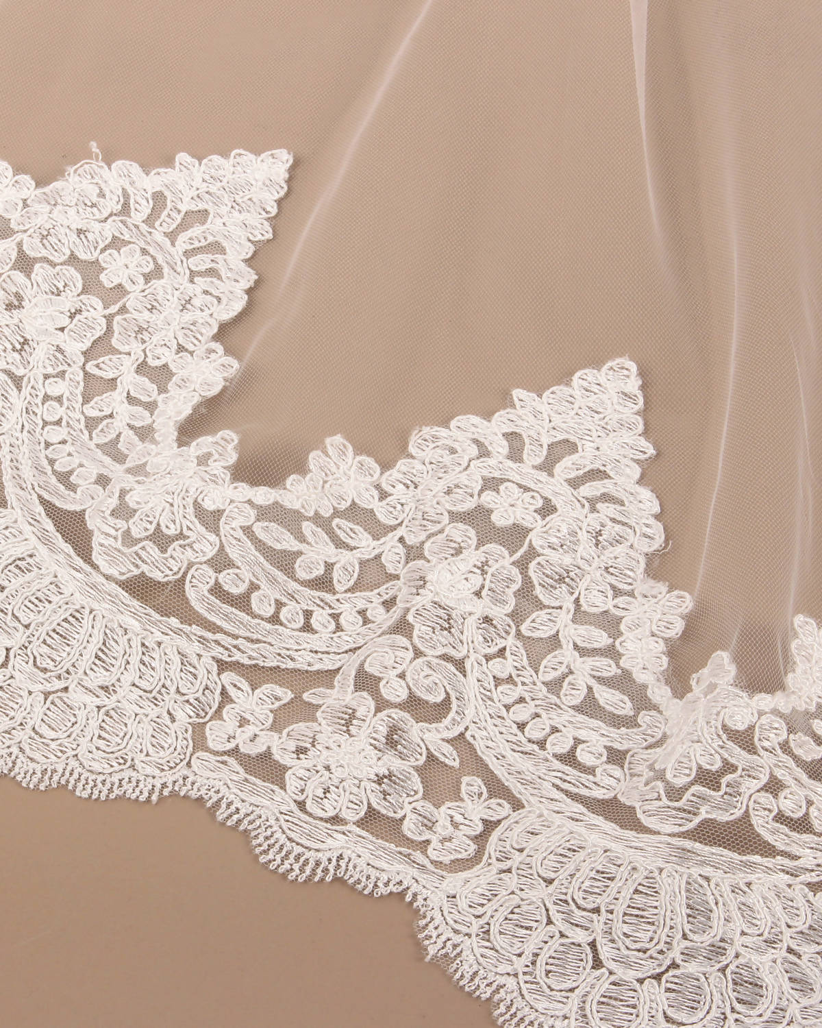 Mantilha de Noiva Longa Louise No White Acabamento Bico Esposar