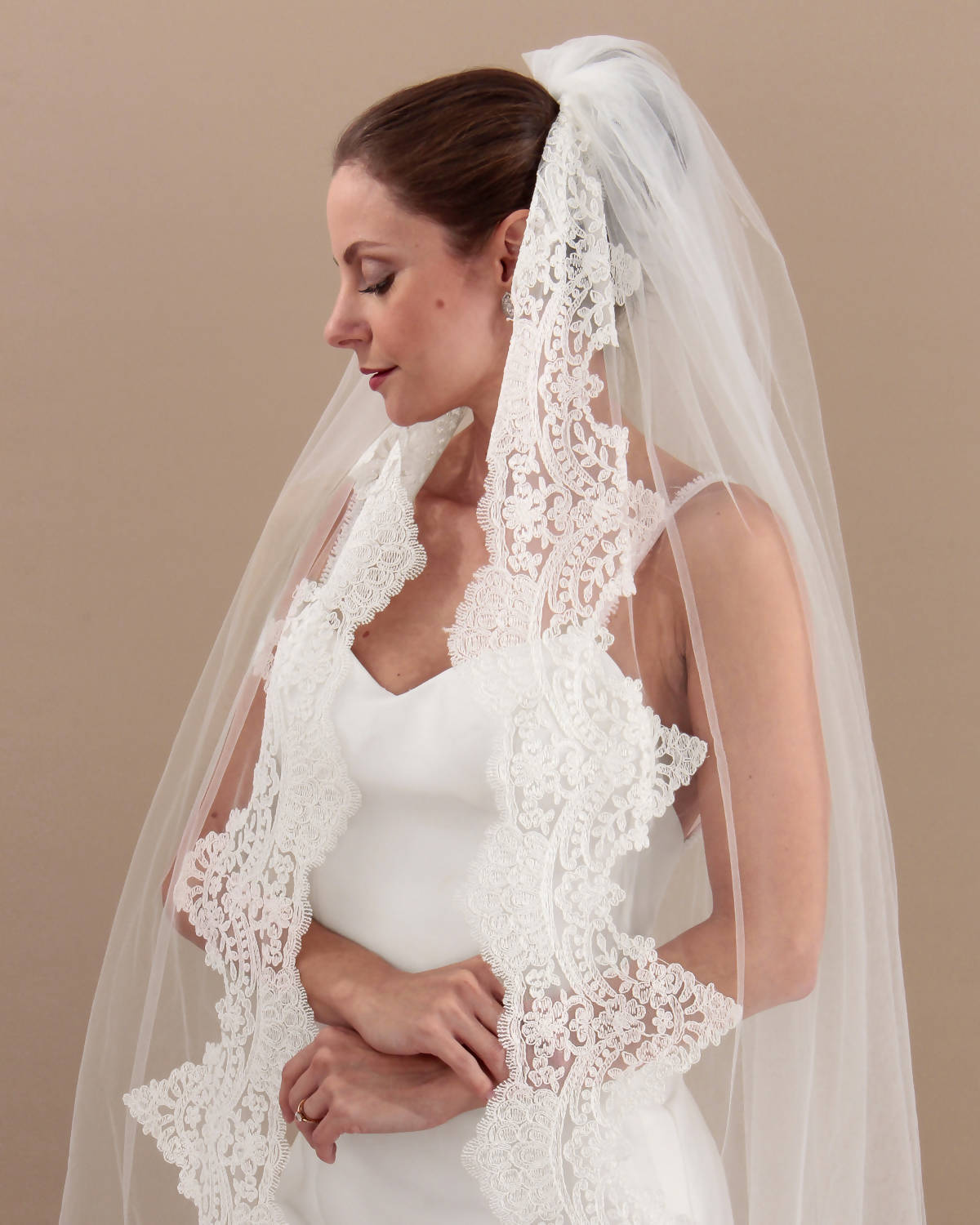 Mantilha de Noiva Longa Louise No White Acabamento Bico Esposar