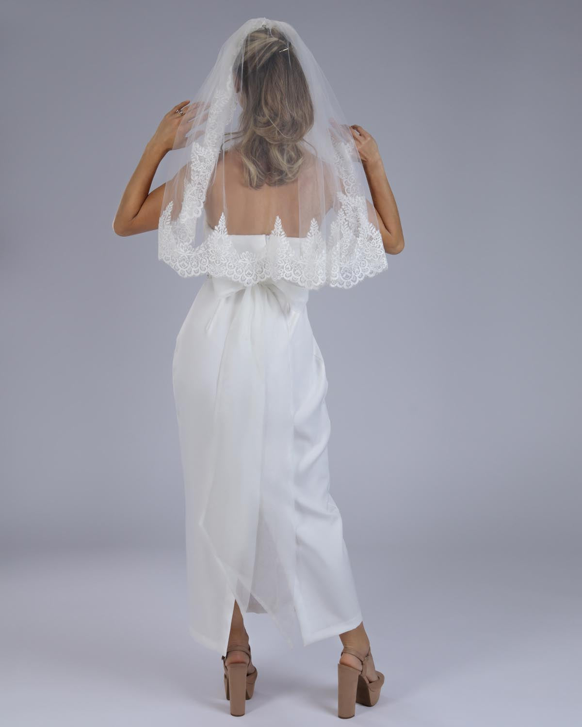 Mantilha Noiva Curta Renda Chantilly Renata Esposar