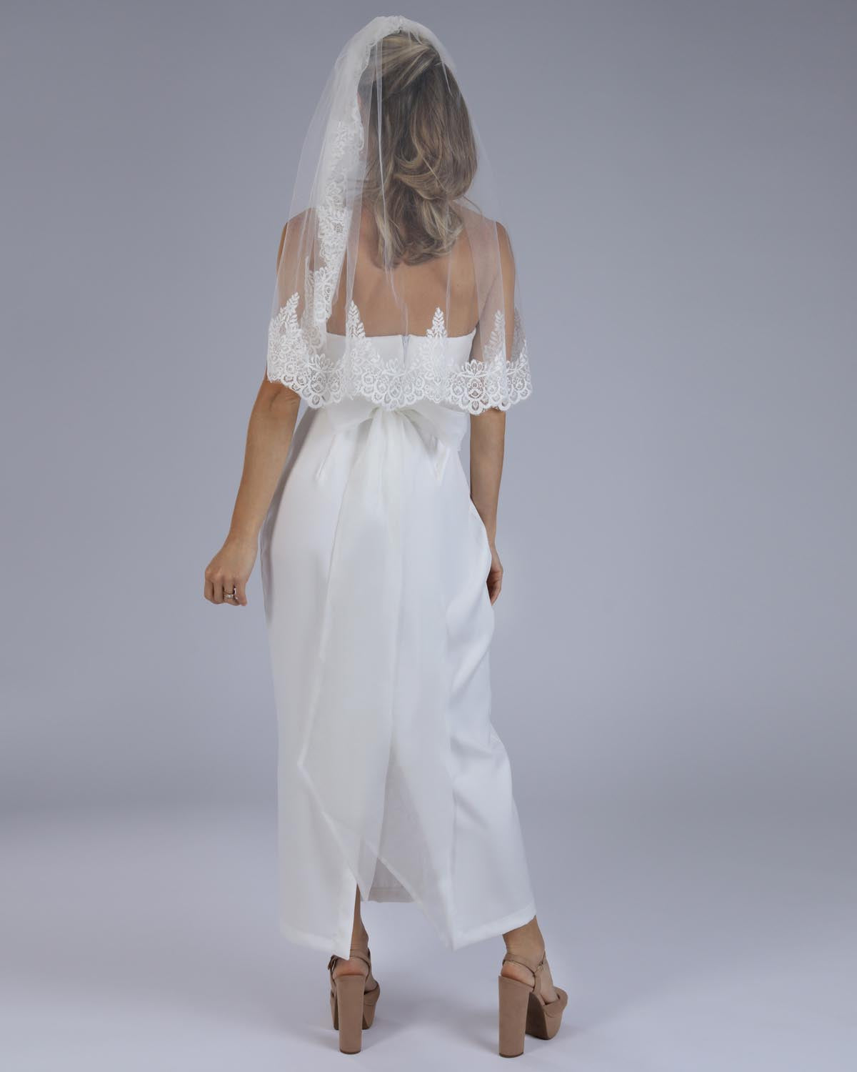 Mantilha Noiva Curta Renda Chantilly Renata Esposar