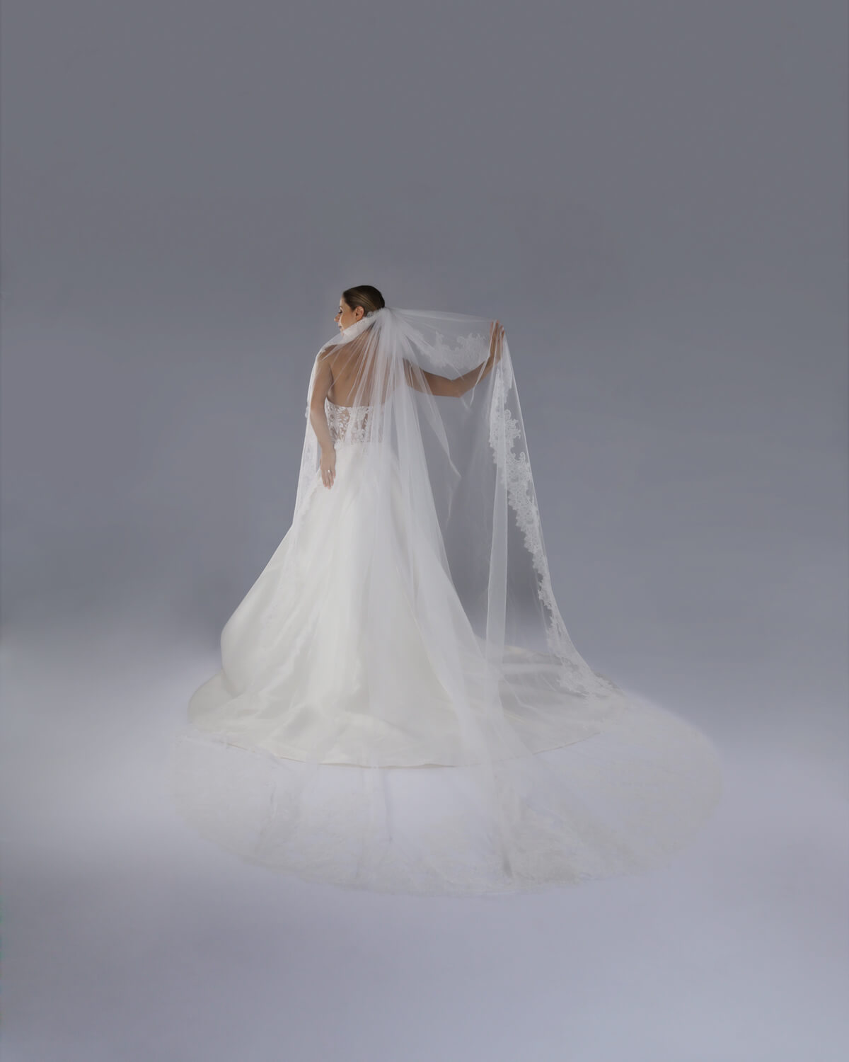 Mantilha Noiva Longa Renda Chantilly Verona Off White Esposar