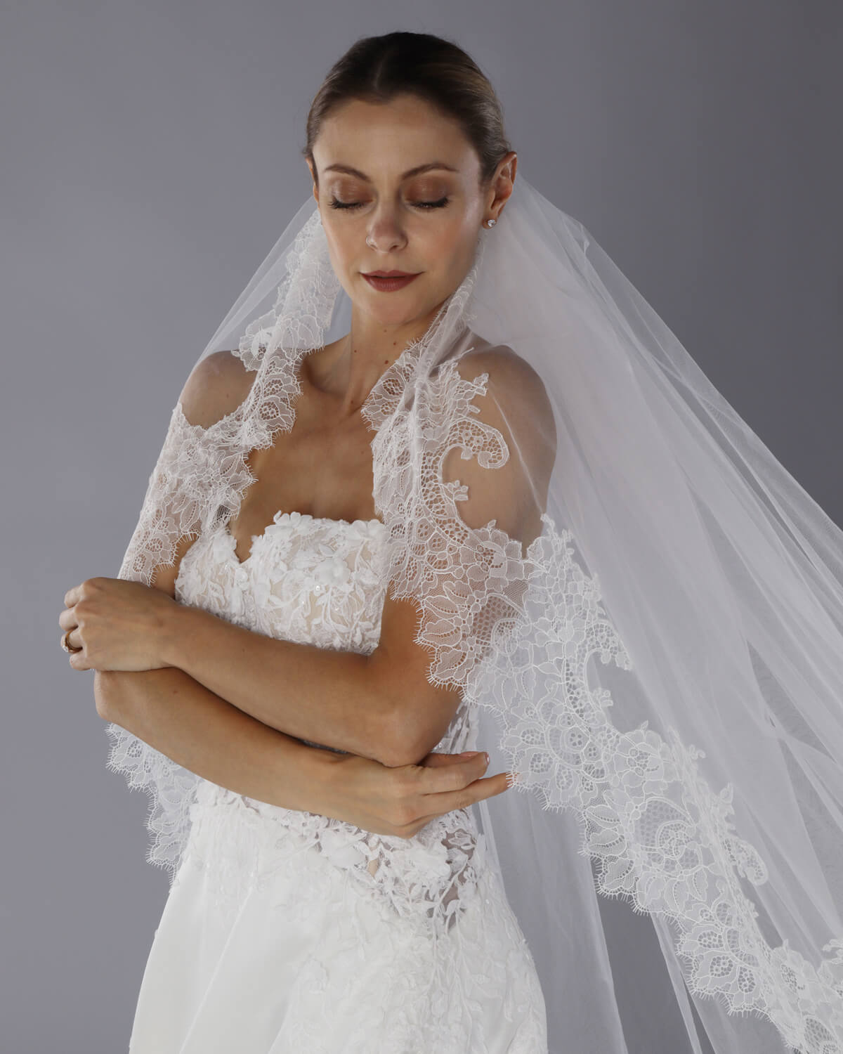 Mantilha Noiva Longa Renda Chantilly Verona Off White Esposar