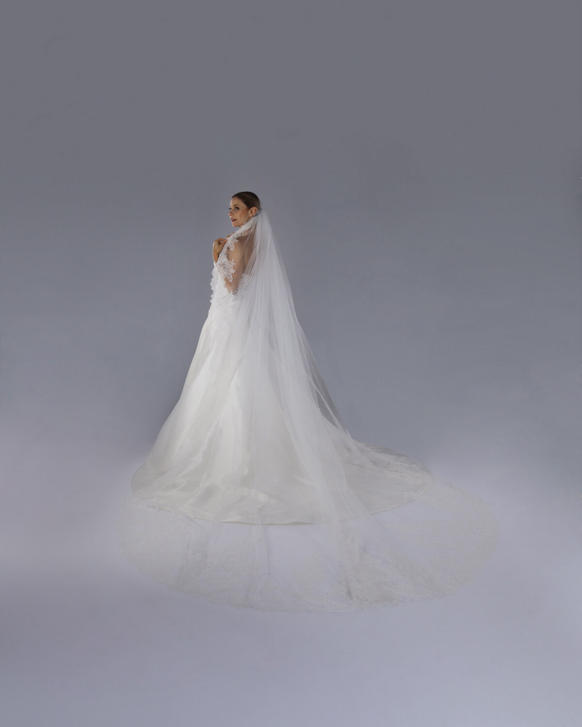 Mantilha Noiva Longa Renda Chantilly Verona Off White Esposar