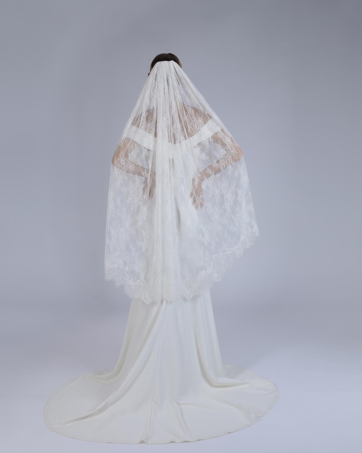 Mantilha Noiva Média Renda Chantilly Romana Esposar