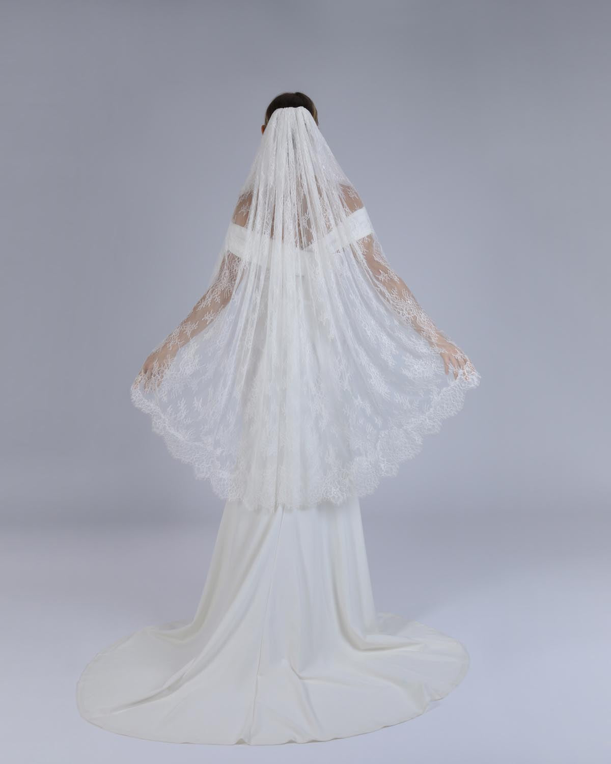 Mantilha Noiva Média Renda Chantilly Romana Esposar