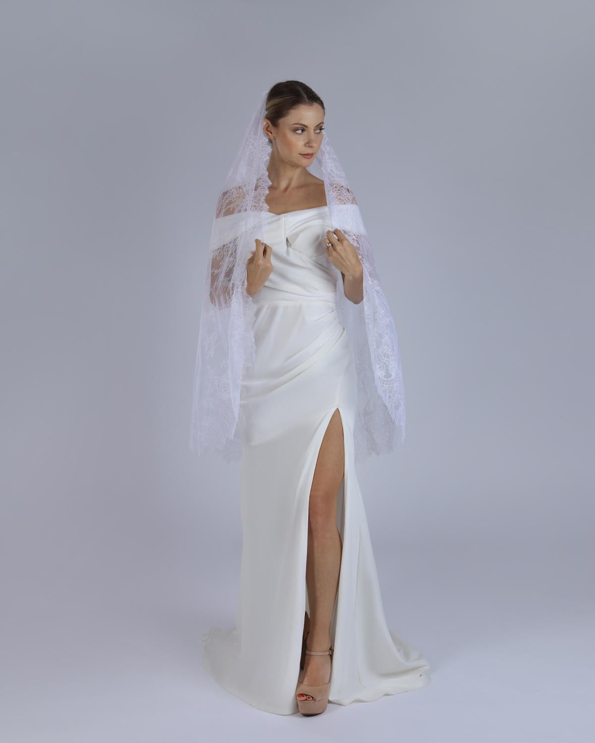 Mantilha Noiva Média Renda Chantilly Romana Esposar