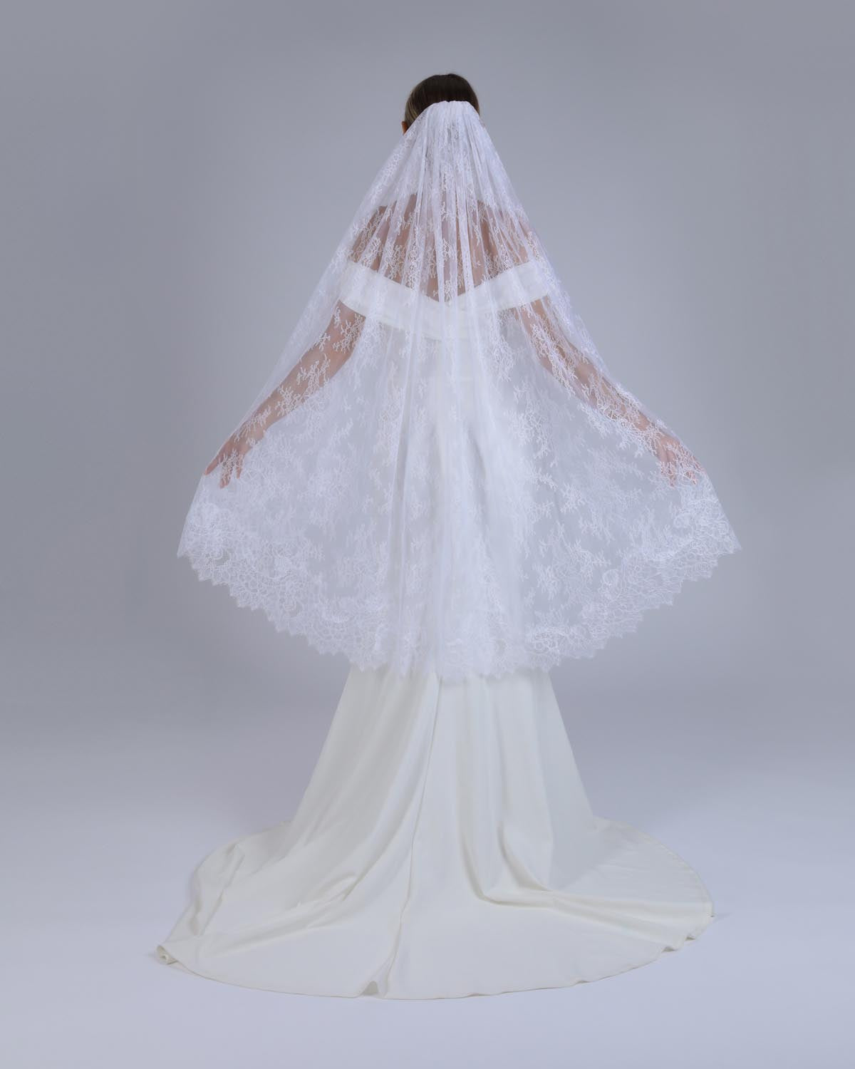 Mantilha Noiva Média Renda Chantilly Romana Esposar