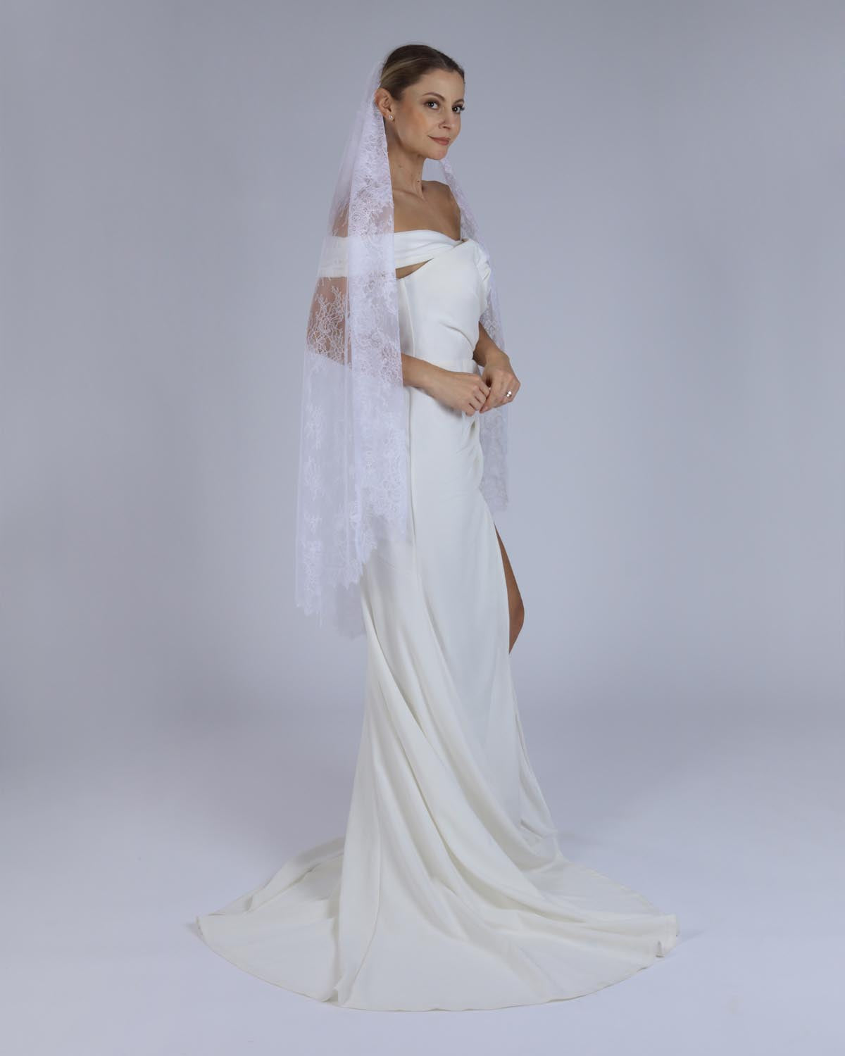 Mantilha Noiva Média Renda Chantilly Romana Esposar