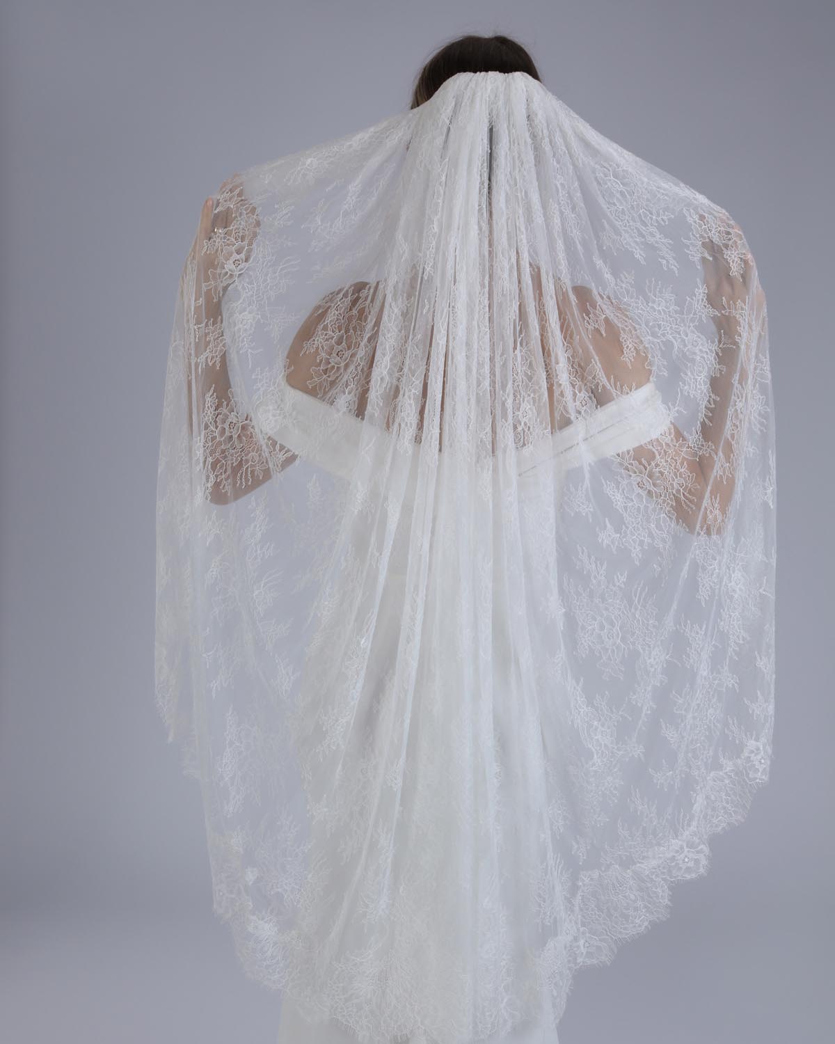 Mantilha Noiva Média Renda Chantilly Romana Esposar