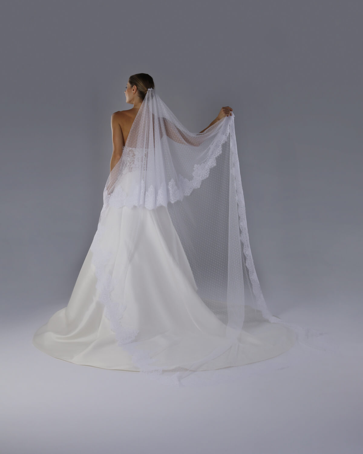 Mantilha Noiva Longa Paola Tule Renda Chantilly Branca Esposar