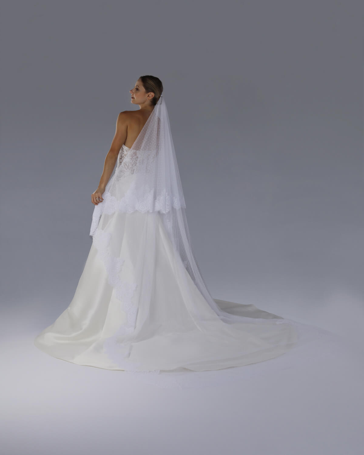 Mantilha Noiva Longa Paola Tule Renda Chantilly Branca Esposar