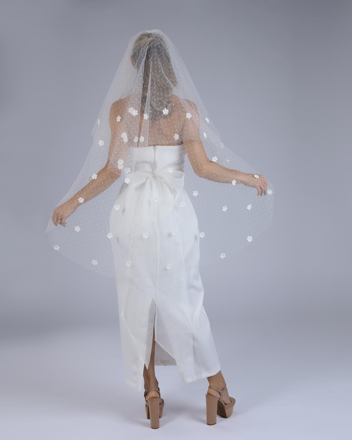 Véu Noiva Médio Tule 3D Pérolas Clarice Esposar