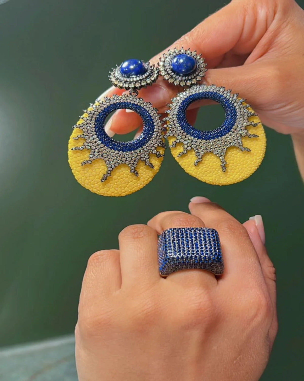 Brinco Galuchat Solaris Adriana Leite Joias