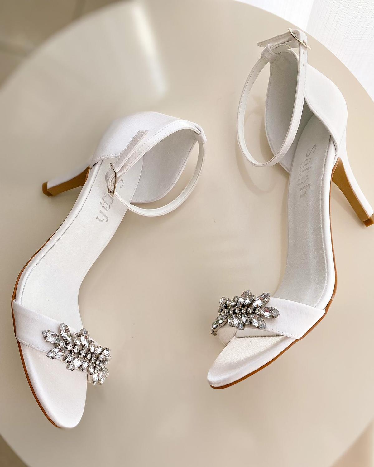 Sandália de Noiva Gisele Pedraria Sara Bride