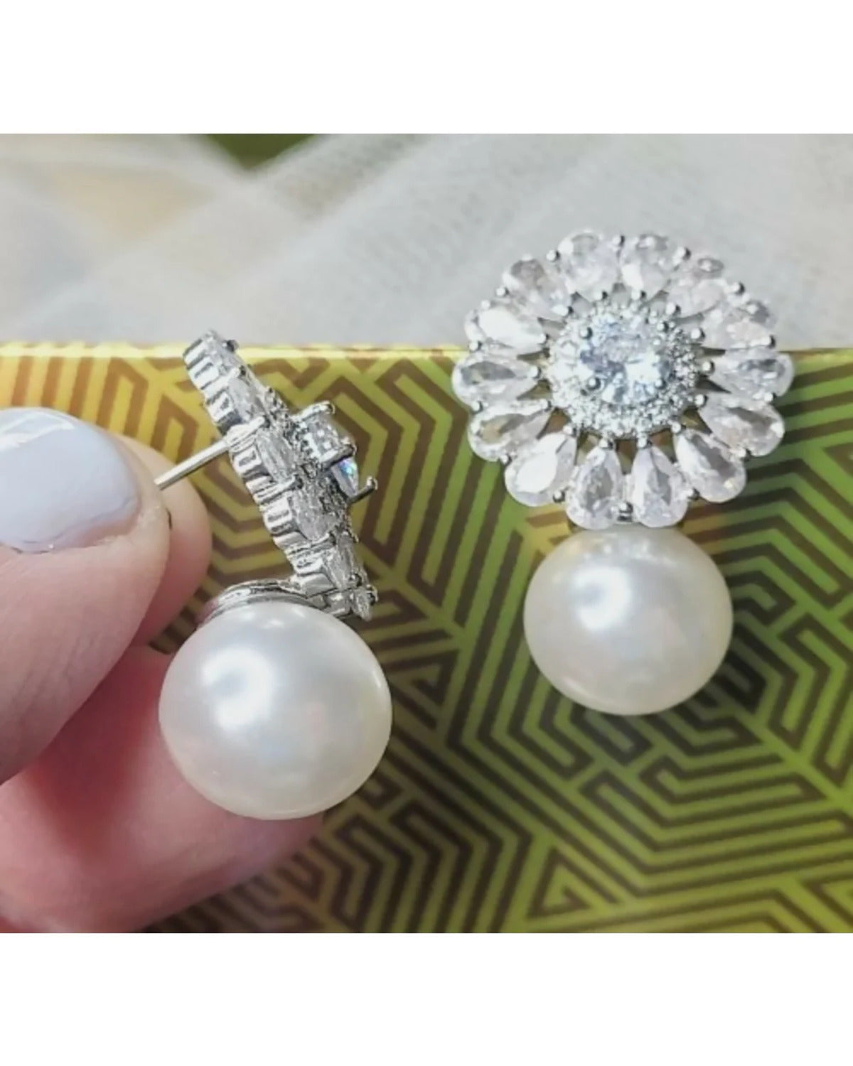 Brinco Diana Narcisa Acessórios