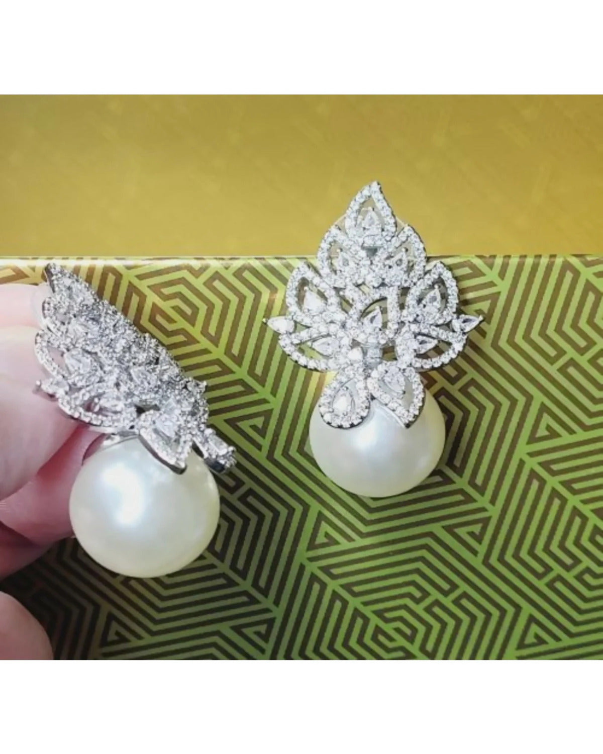 Brinco Kismet Narcisa Acessórios