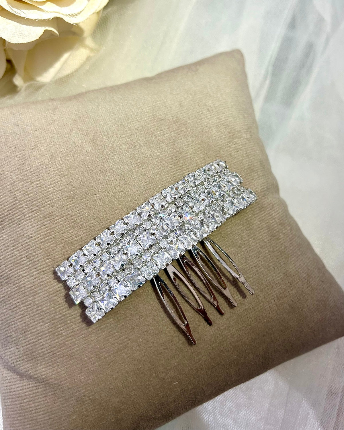 Pente Pedrarias Modelo Lorena Anna Conte