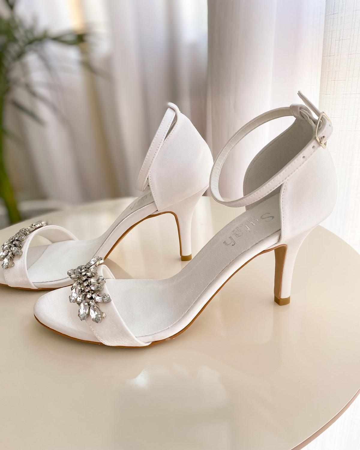 Sandália de Noiva Gisele Pedraria Sara Bride