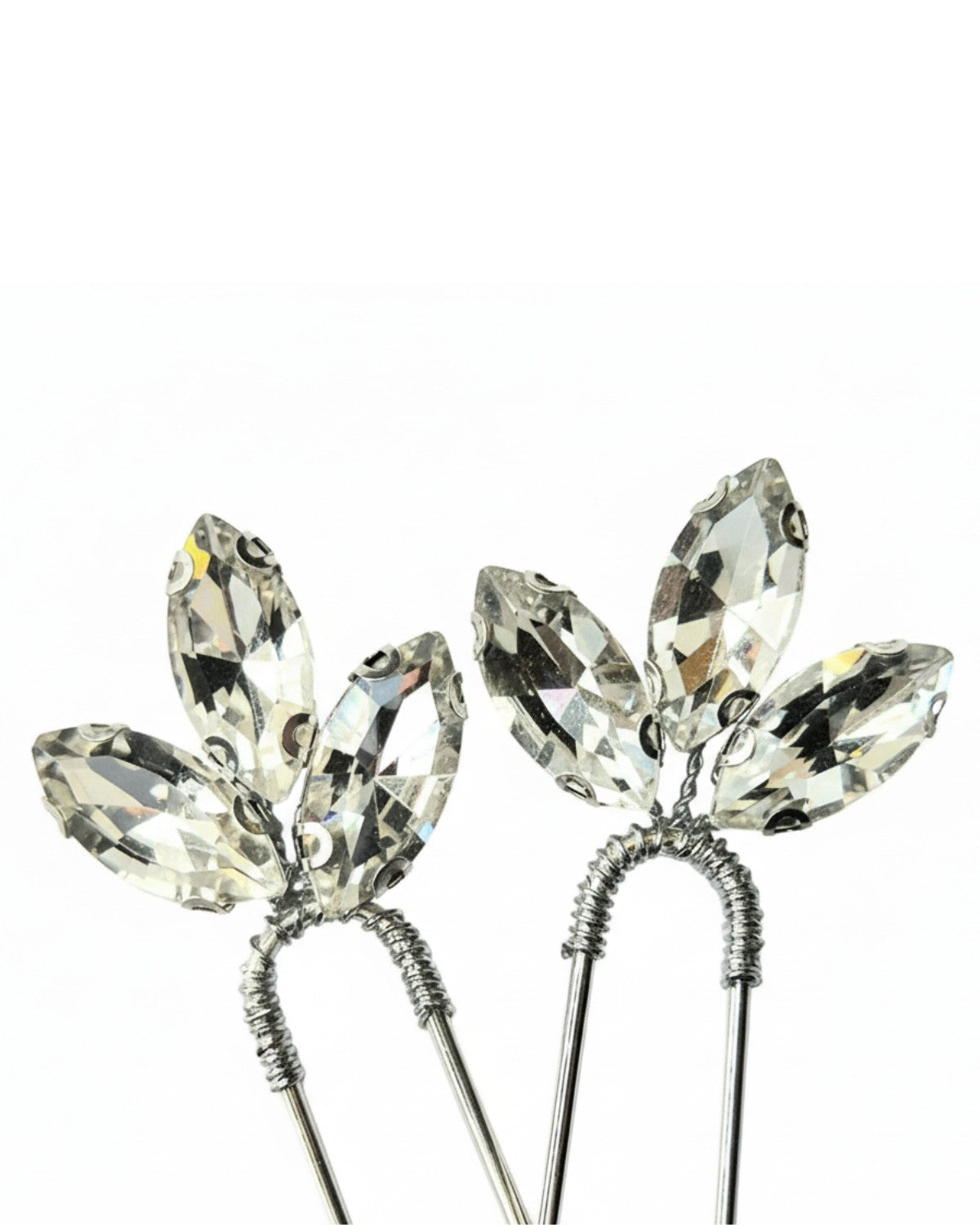 Par de Grampos Brilliant com Cristais Navete Prateado Narcisa Acessórios