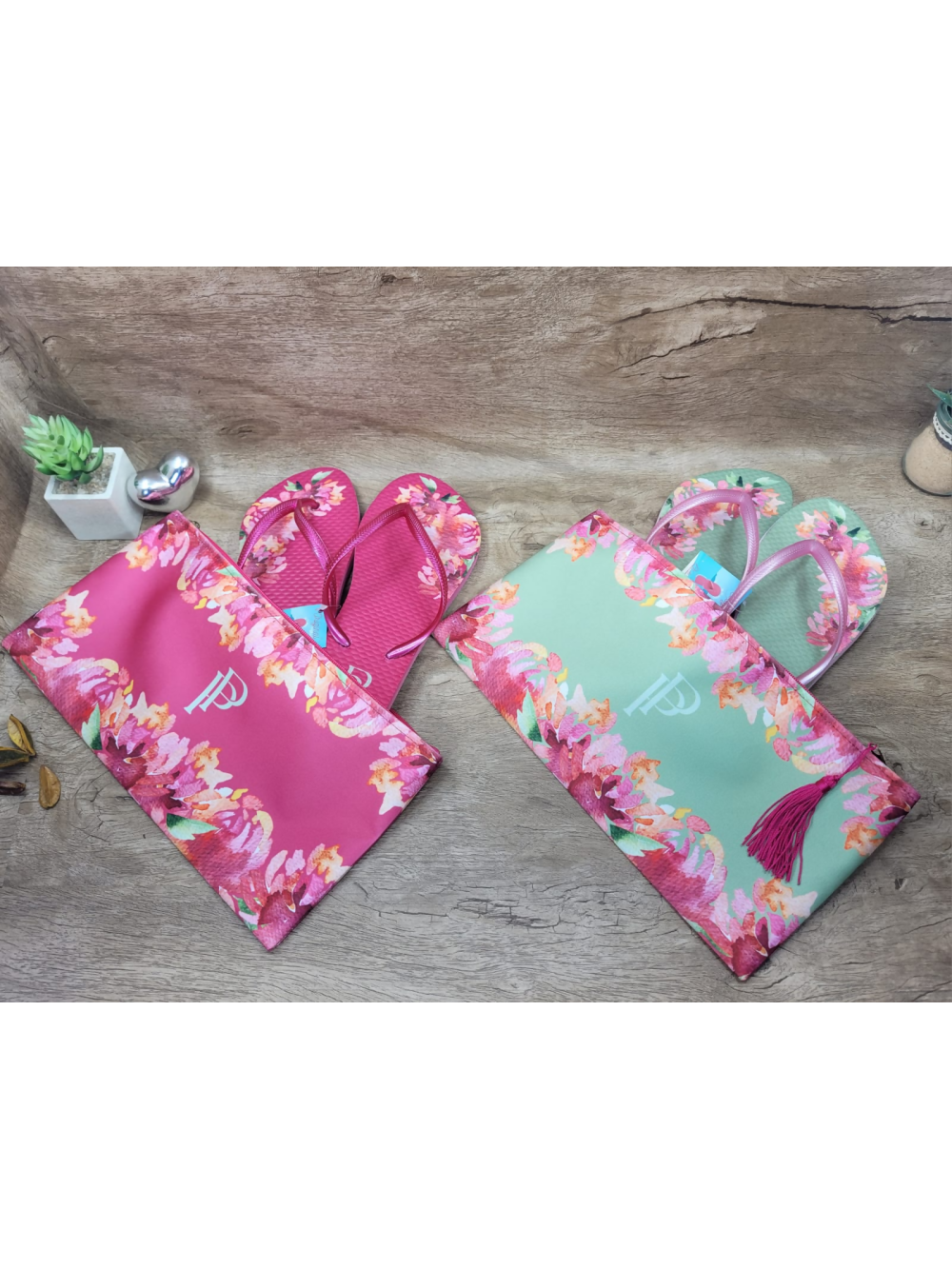Kit de 20 Chinelos Personalizados com Necessaire Carteira Pé de Noiva