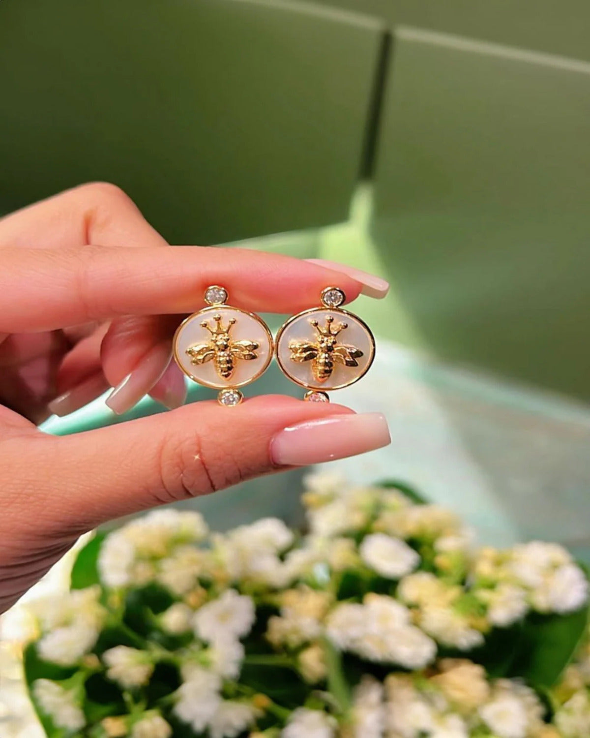 Brinco Bug Madrepérola Festa Adriana Leite Joias