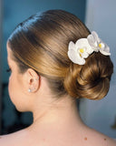 Grampo Orquidea em porcelana fria na cor branca Eliane Duas Damas Noivas