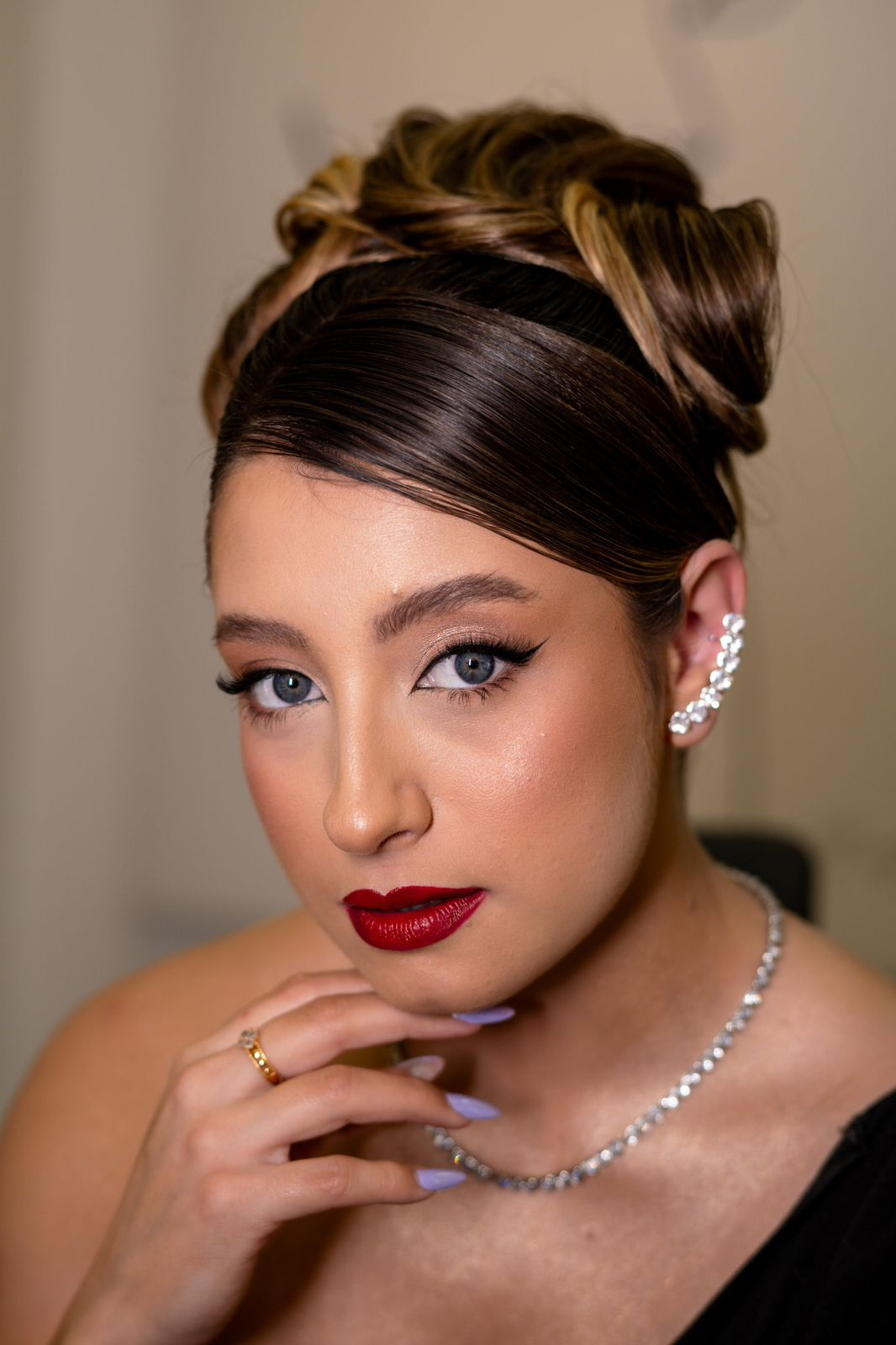 Brinco Earcuff banhado a prata com zircônias Vi Semijoias