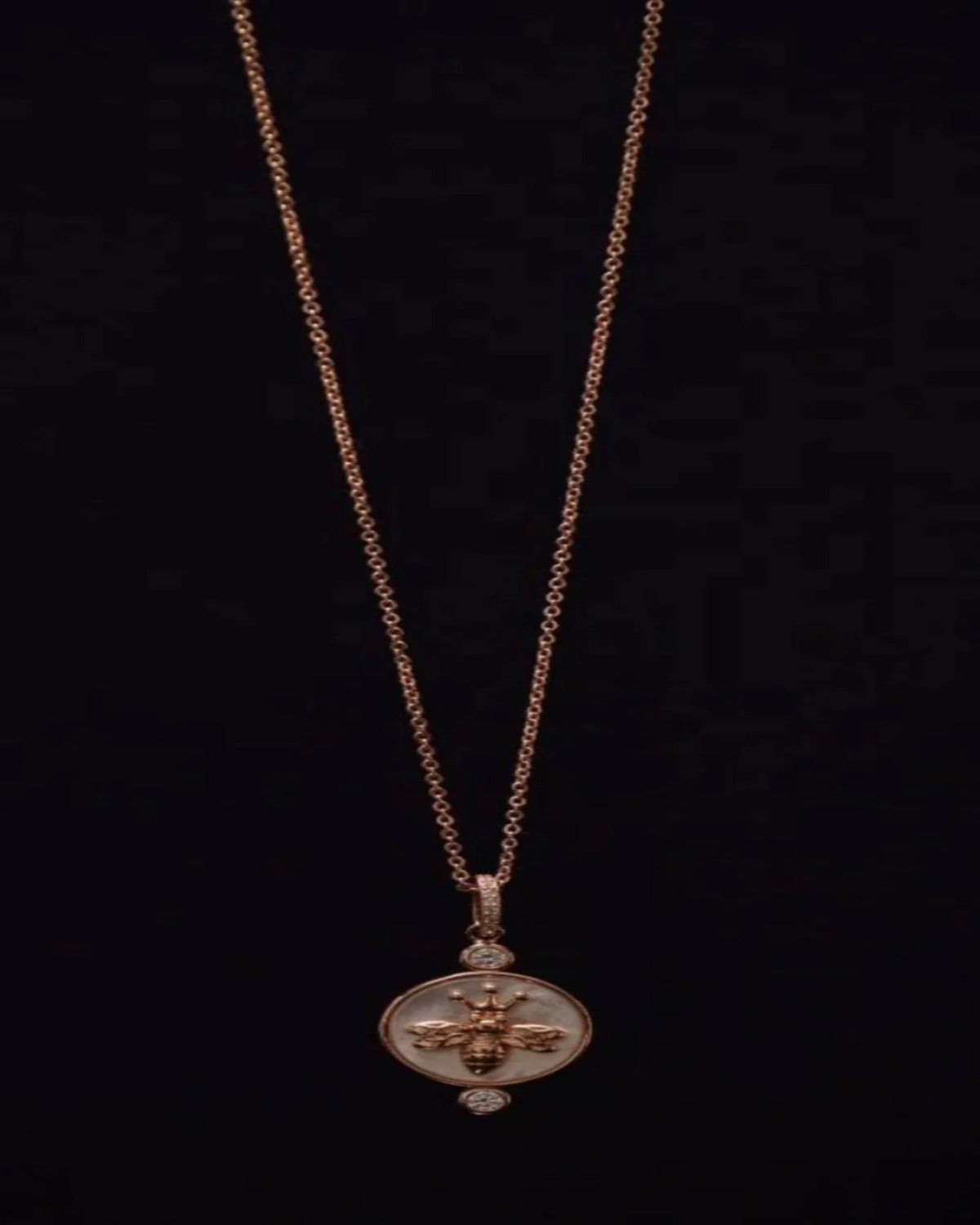 Colar Bug Madrepérola Adriana Leite Jóias