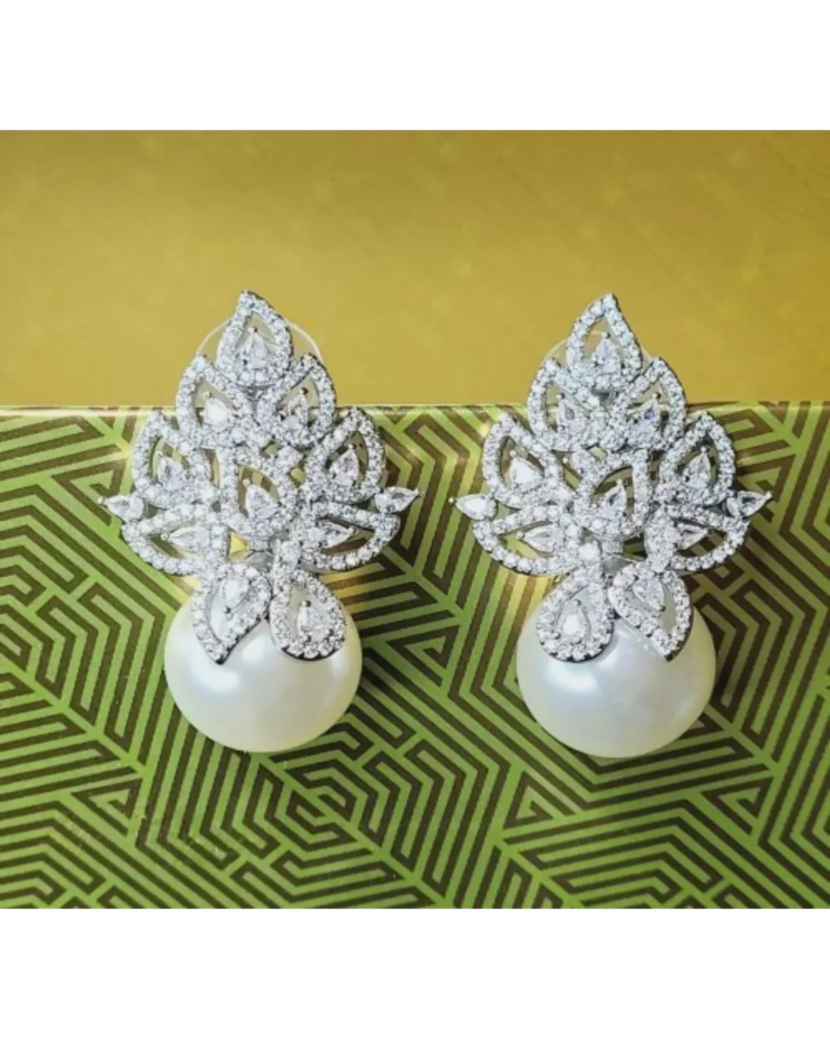 Brinco Kismet Narcisa Acessórios