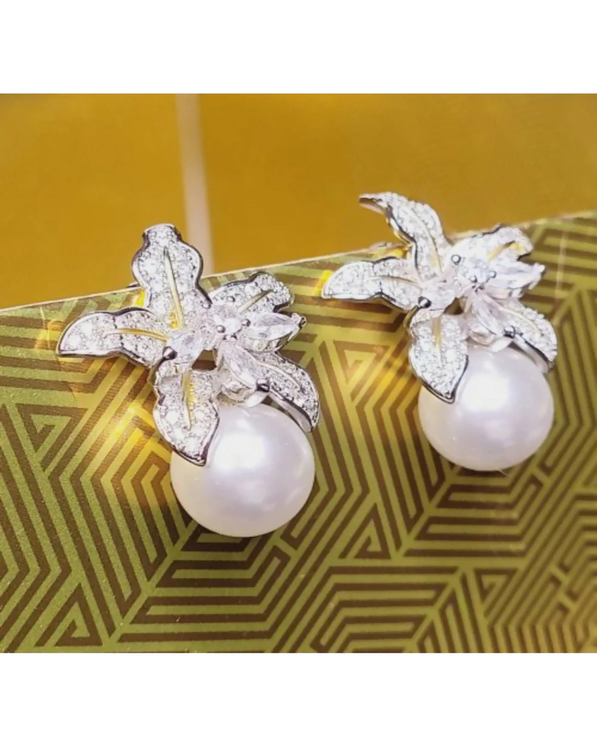 Brinco Blosson Narcisa Acessórios