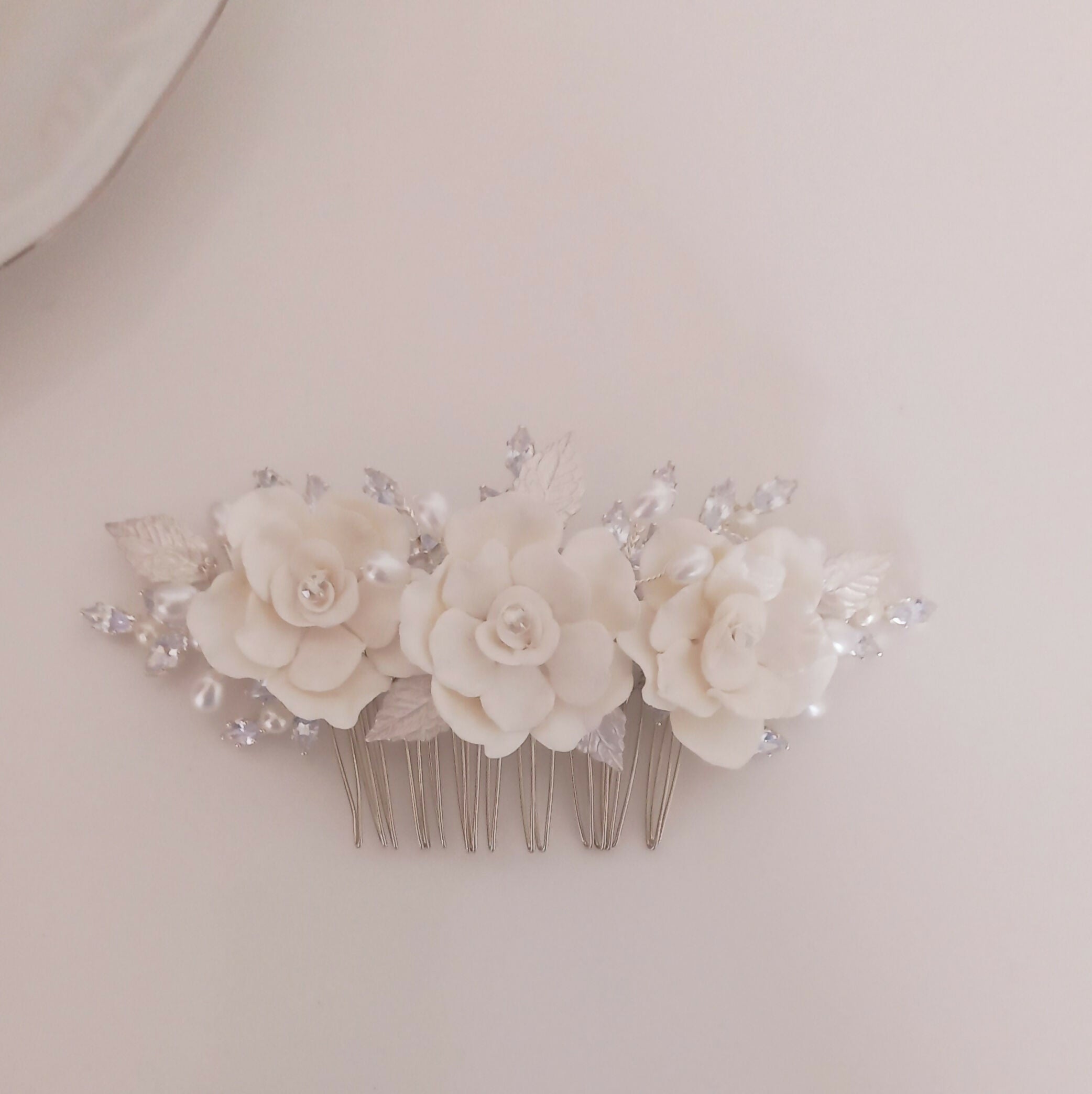 Arranjo de cabelo noiva Evah Minelli Atelier