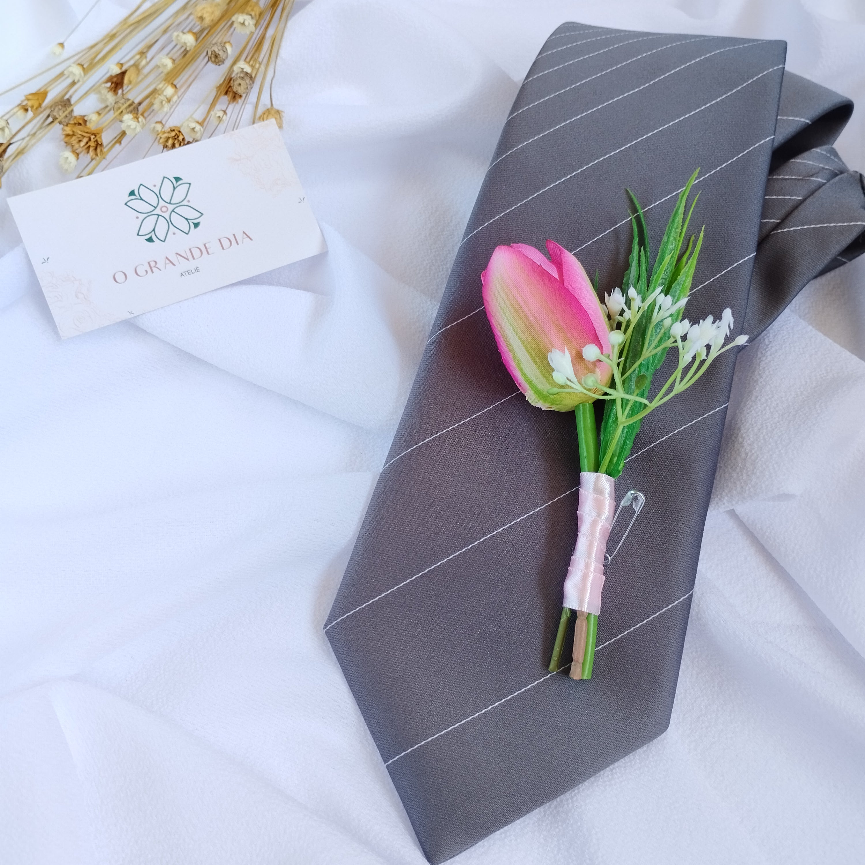 Lapela de tulipa Ateliê O Grande Dia