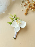 Lapela de orquídea branca Ateliê O Grande Dia