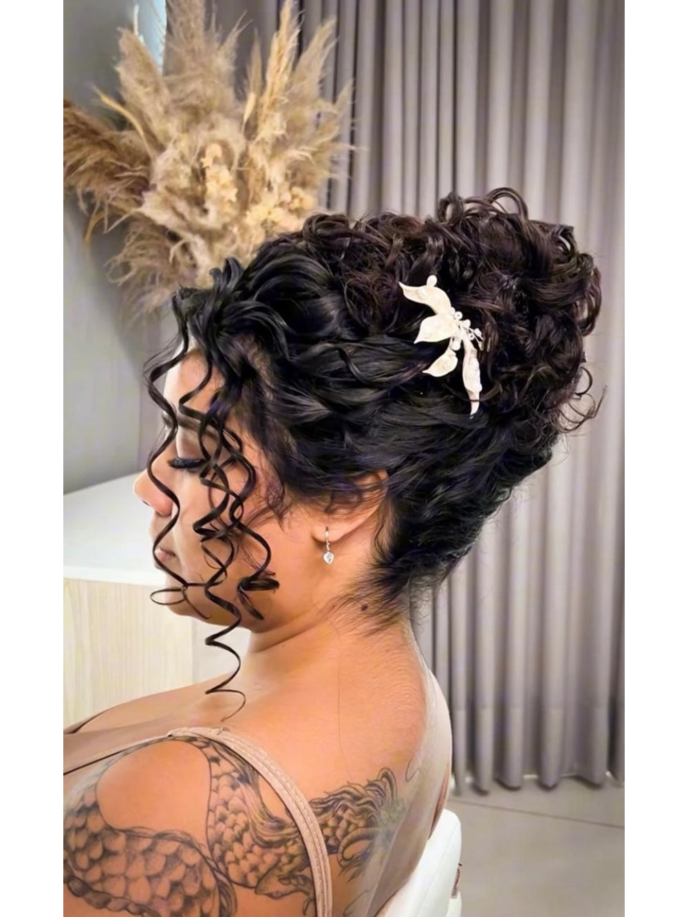 Grampos para noiva com flores copo de leite Fiancée