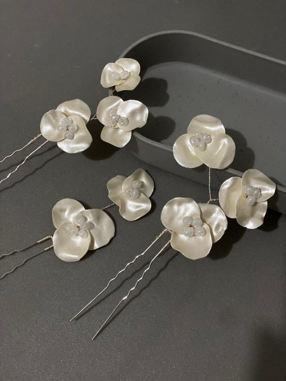 Grampos de Noiva Porcelana Perolado  Fria Fiancee