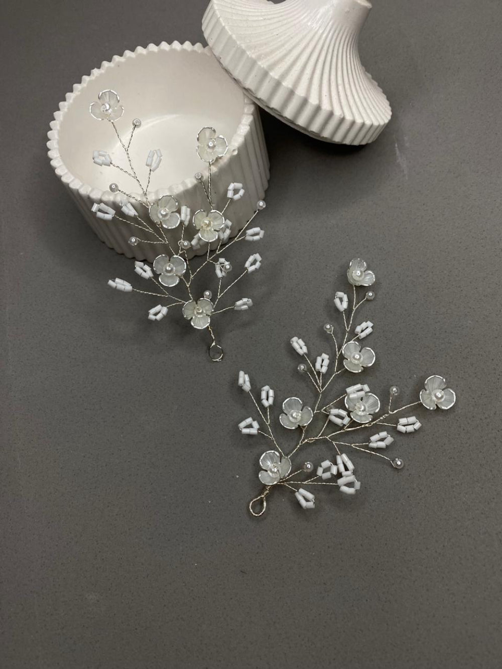 Par de ramos com florzinhas minimalistas