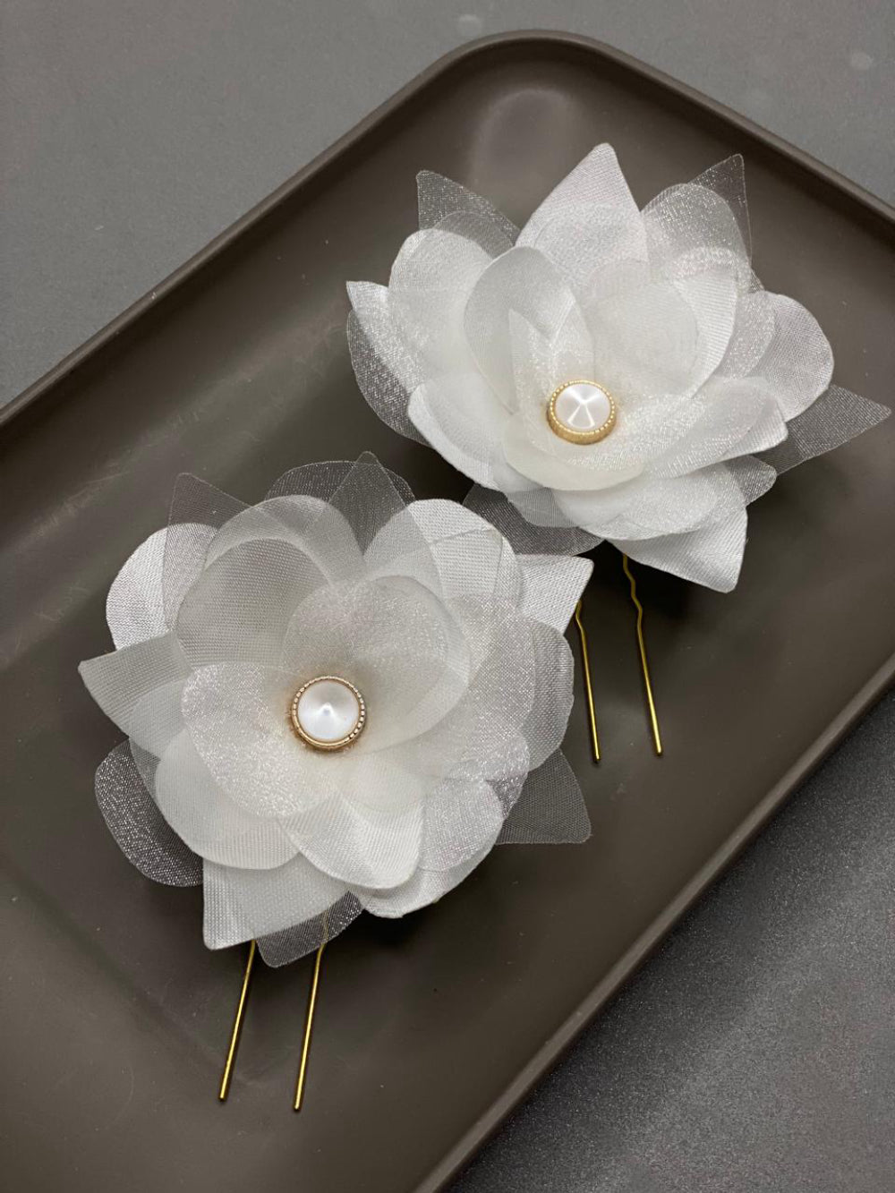 Par de flores em tecido Fiancee