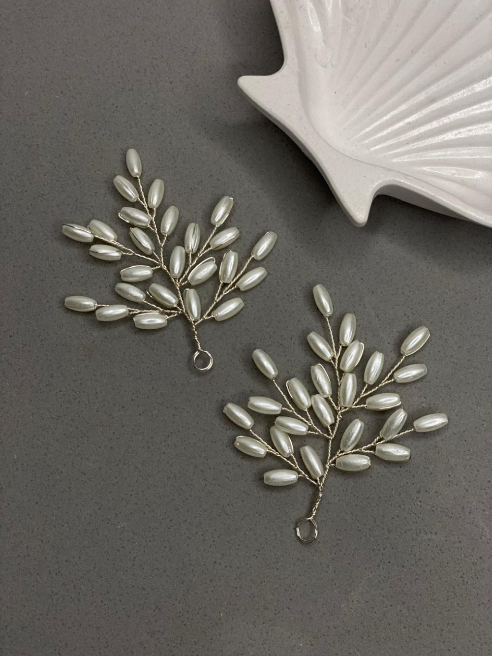 Arranjo de cabelo para noivas em pérola arroz Fiancée