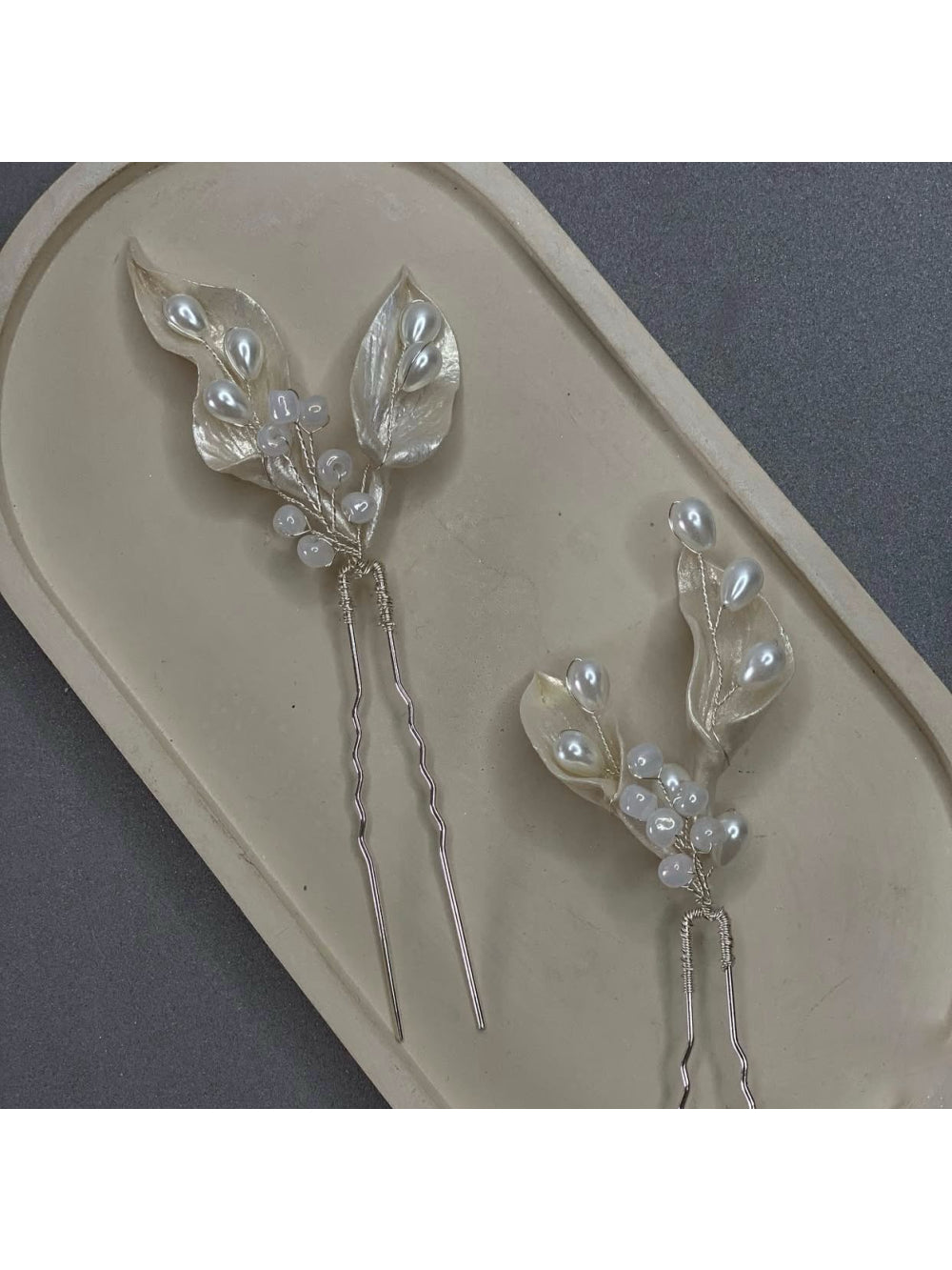 Grampos para noiva com flores copo de leite Fiancée