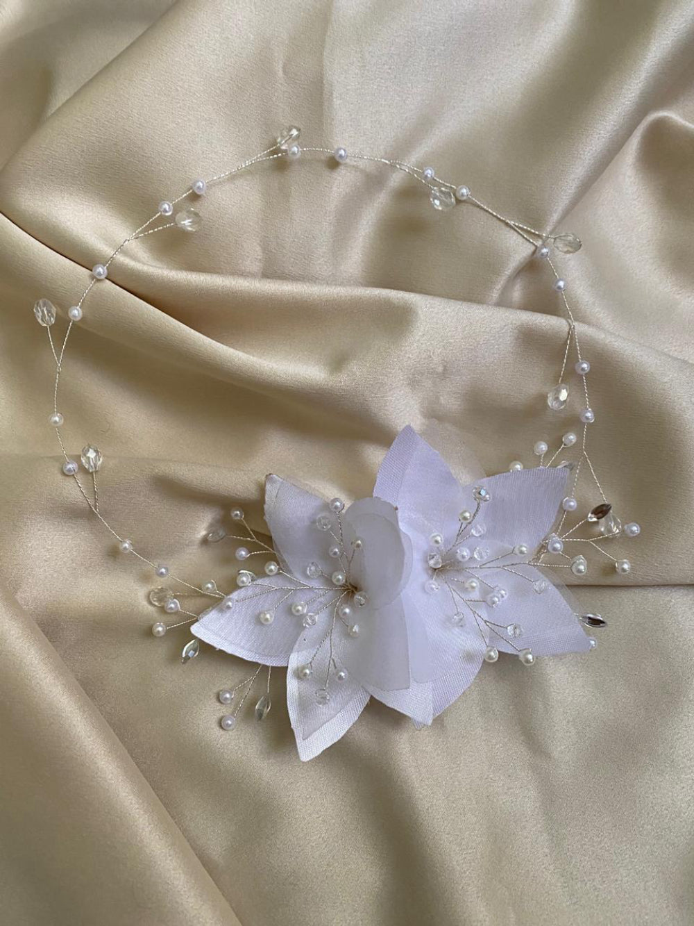 Arranjo de cabelo duplo e versátil para noivas Fiancée