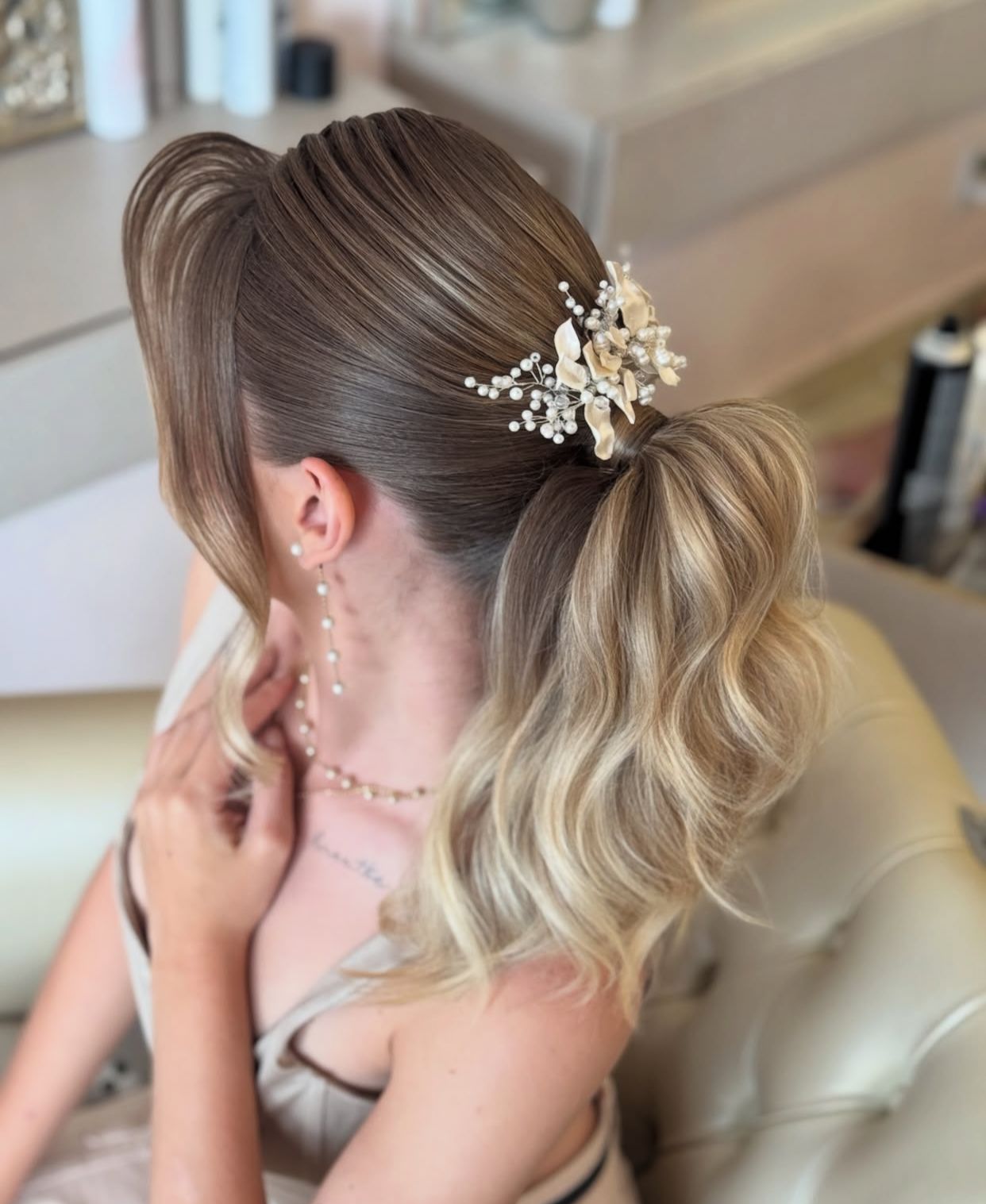 Arranjo de cabelo elegante Para Noivas Fiancée