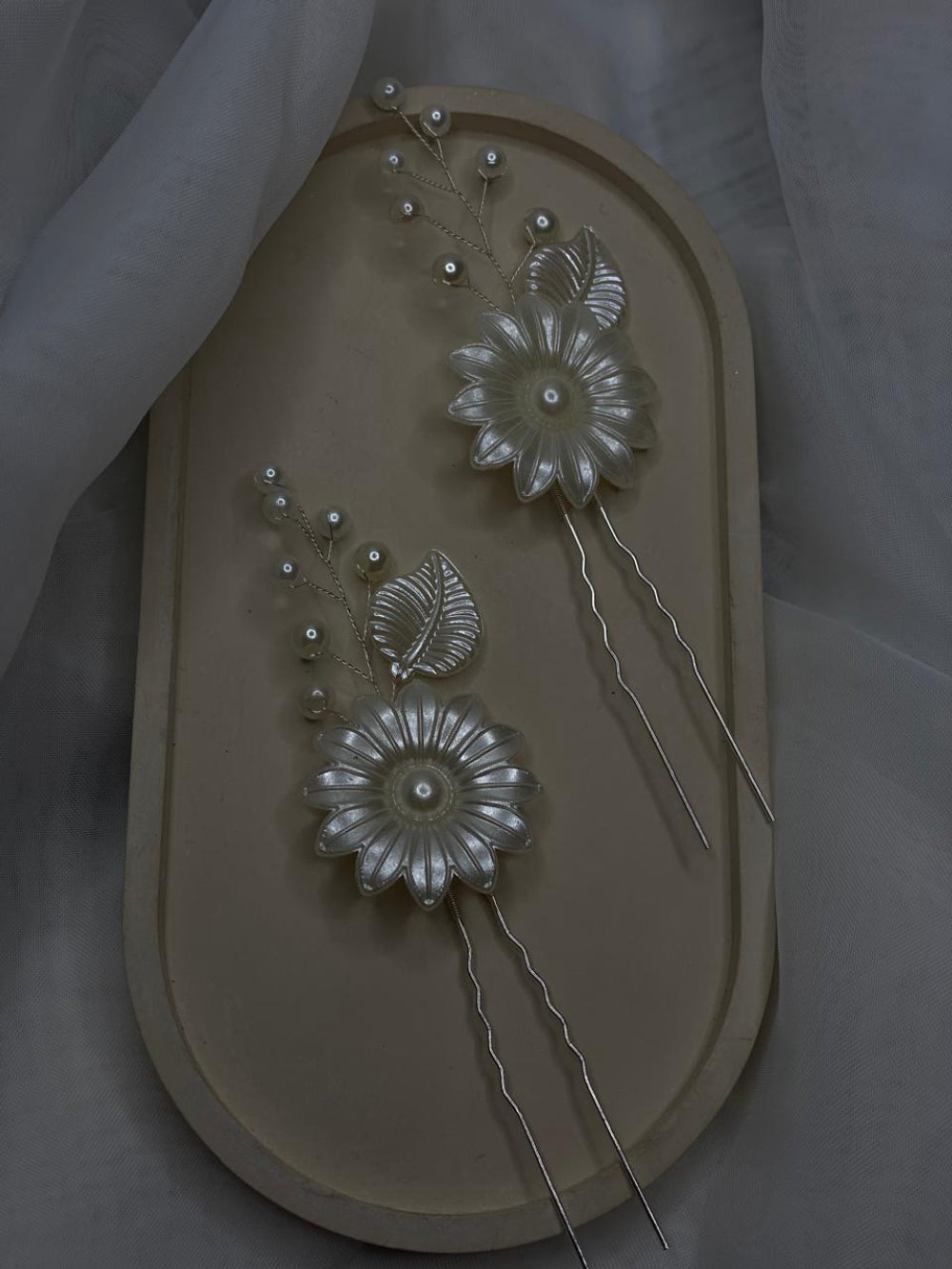 Grampos de cabelo com margaridas para noivas Fiancée