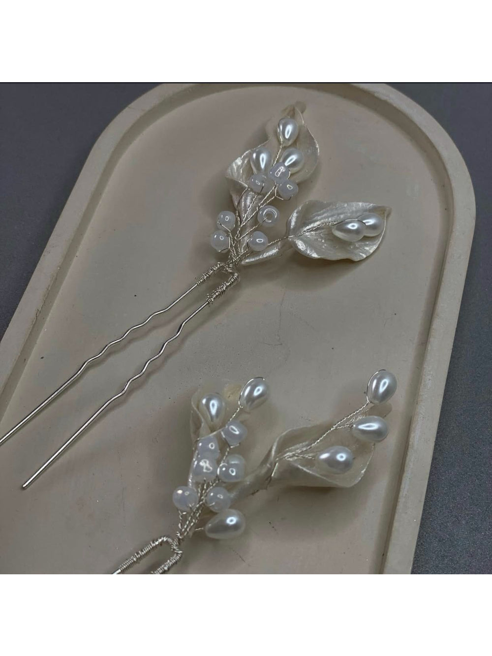 Grampos para noiva com flores copo de leite Fiancée